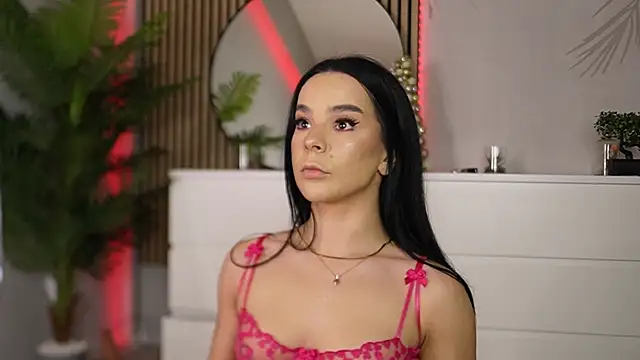 Snapshot of Miss_Denisse chatting on December 19, 2025, 8:44 pm Miss Denisse online show from December 19, 2025, 8:44 pm