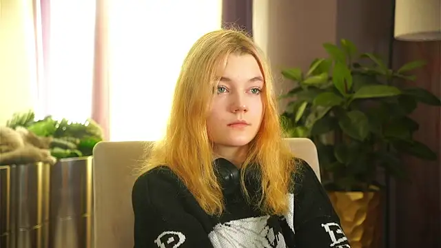 Snapshot of SindyRoskelley chatting on November 18, 2025, 5:22 am SindyRoskelley online show from November 18, 2025, 5:22 am