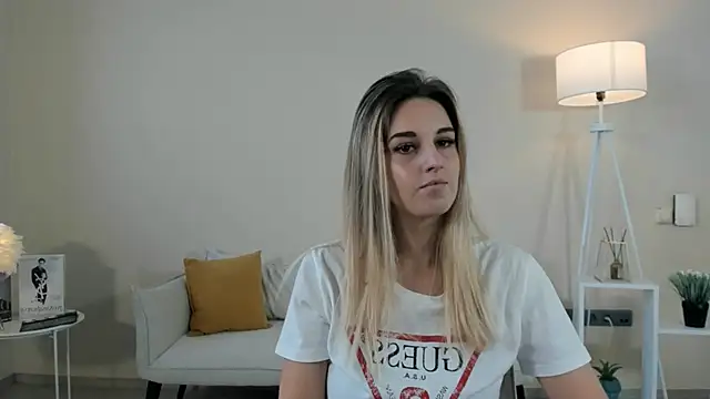 Snapshot of AnnettaUlman chatting on November 16, 2025, 6:51 am AnnettaUlman online show from November 16, 2025, 6:51 am