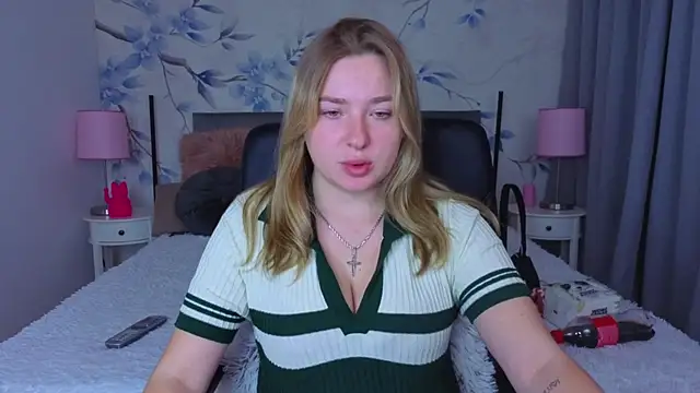 Sweetie kitty1 online show from November 29, 2025, 1:33 pm