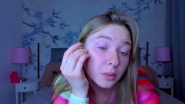 Sweetie kitty1 online show from November 17, 2025, 1:48 pm