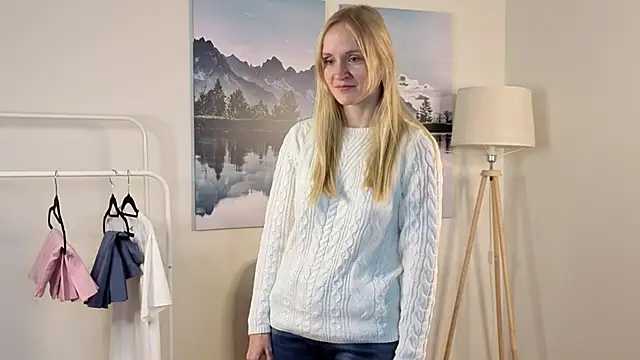 Snapshot of ToshiaPotvin chatting on November 15, 2025, 8:29 am ToshiaPotvin online show from November 15, 2025, 8:29 am