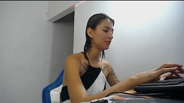 Snapshot of Hot_play18 chatting on February 19, 2026, 9:34 pm Hot play18 online show from February 19, 2026, 9:34 pm