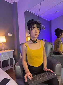 AmbarOishi   online show from November 29, 2025, 2:28 pm