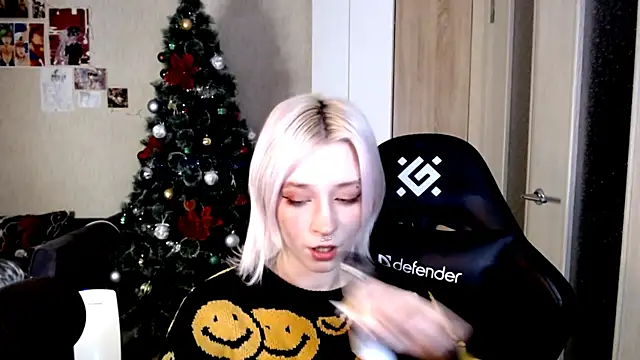 SophiaLur online show from December 15, 2025, 2:23 pm