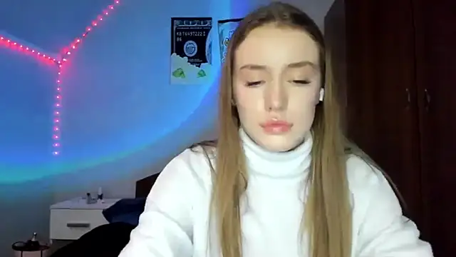 tinyglow online show from March 11, 2026, 9:09 pm