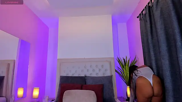 violeta santanna online show from May 19, 2026, 4:08 am