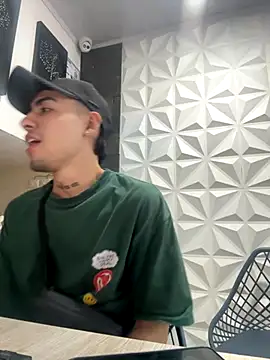 AROMERCURY online show from November 18, 2025, 3:04 pm