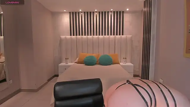 MayaHoffman online show from December 20, 2025, 11:24 am