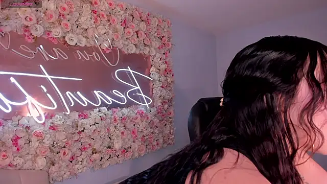 Snapshot of ZaraKafruni chatting on April 7, 2026, 4:25 am ZaraKafruni online show from April 7, 2026, 4:25 am