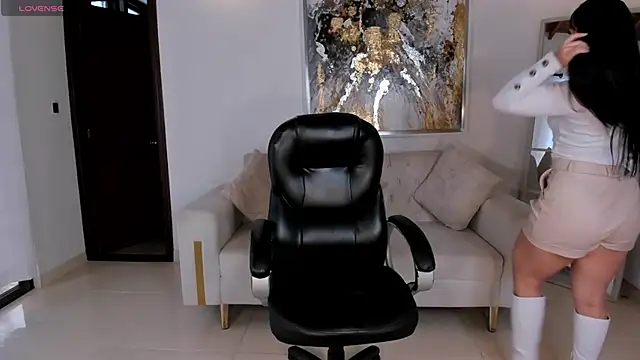 Snapshot of ZaraKafruni chatting on April 11, 2026, 8:23 pm ZaraKafruni online show from April 11, 2026, 8:23 pm