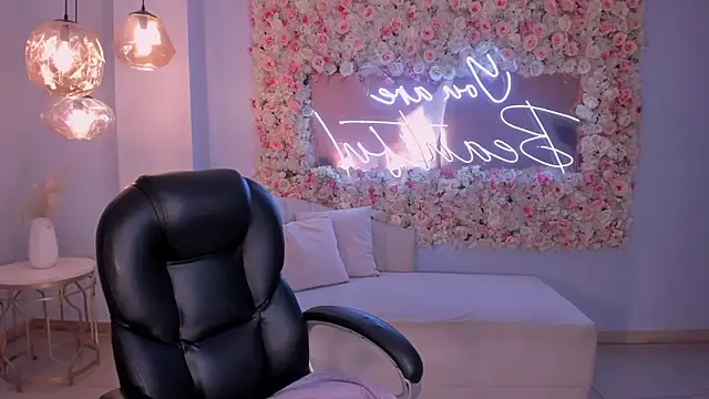 Snapshot of SophieLanne chatting on March 31, 2026, 4:03 am SophieLanne online show from March 31, 2026, 4:03 am