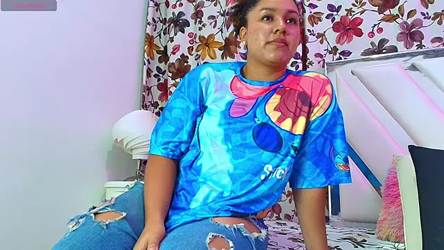 Snapshot of VelvetNaughty chatting on November 17, 2025, 2:21 pm VelvetNaughty online show from November 17, 2025, 2:21 pm