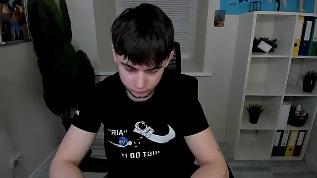 Snapshot of AlejandroEllias chatting on April 2, 2026, 11:06 am AlejandroEllias online show from April 2, 2026, 11:06 am