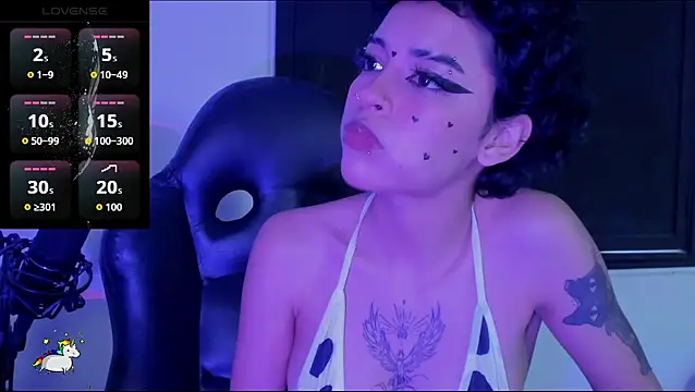 Snapshot of Anny_Kiitty chatting on March 27, 2026, 8:32 pm Anny Kiitty online show from March 27, 2026, 8:32 pm