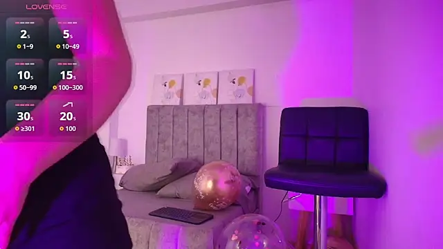 Lucy Carson online show from December 19, 2025, 3:43 am