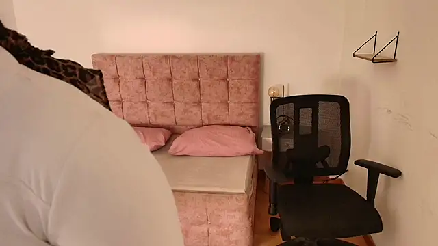 Lucy Carson online show from December 1, 2025, 12:50 pm