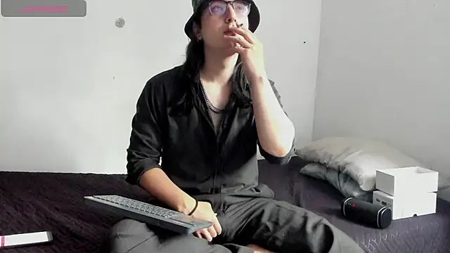 Snapshot of Amoneth_Xx chatting on January 14, 2026, 8:01 pm Amoneth Xx online show from January 14, 2026, 8:01 pm