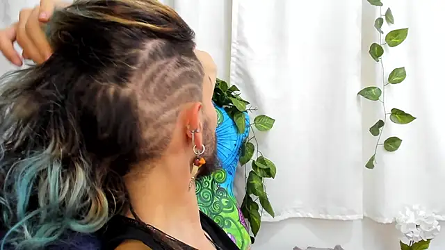 AngelDamianArt online show from December 5, 2025, 9:01 pm