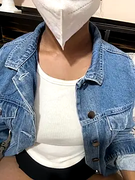 Snapshot of Lilly_islive chatting on November 19, 2025, 9:53 am Lilly islive online show from November 19, 2025, 9:53 am