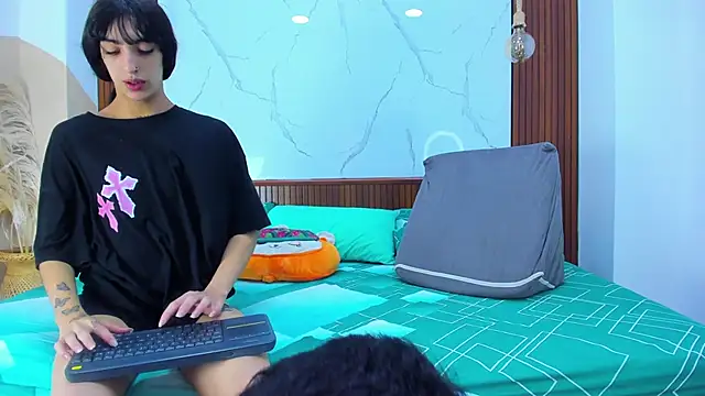 Loversinfire2 online show from November 29, 2025, 8:09 pm