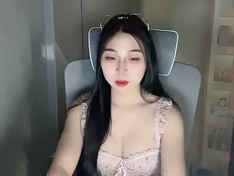 Snapshot of Lousii chatting on November 27, 2025, 1:22 pm Lousii online show from November 27, 2025, 1:22 pm