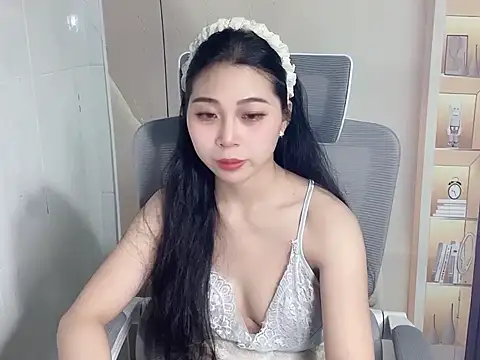 Snapshot of Lousii chatting on December 5, 2025, 12:26 pm Lousii online show from December 5, 2025, 12:26 pm