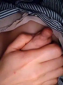 Snapshot of Lousii chatting on February 1, 2026, 9:13 pm Lousii online show from February 1, 2026, 9:13 pm