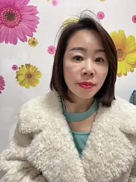 xiaoling2358 online show from December 15, 2025, 7:14 am