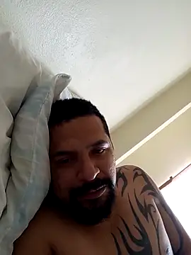 Snapshot of BuskedFester chatting on November 30, 2025, 8:20 pm BuskedFester online show from November 30, 2025, 8:20 pm