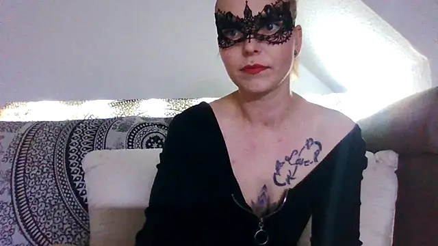 Vulva Koenigin97 online show from November 19, 2025, 8:20 pm