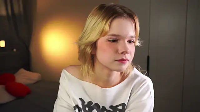 PhillisEsplin online show from November 22, 2025, 7:46 pm