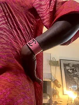 Snapshot of Motherbigbus chatting on December 19, 2025, 9:00 am Motherbigbus online show from December 19, 2025, 9:00 am