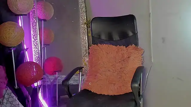 Snapshot of KatyaMonrroe chatting on February 3, 2026, 10:15 pm KatyaMonrroe online show from February 3, 2026, 10:15 pm