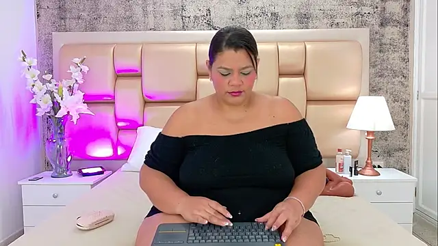 SelennaCooper online show from December 1, 2025, 11:44 am