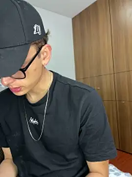 Snapshot of Boyfriend-Hot chatting on February 13, 2026, 4:01 am Boyfriend-Hot online show from February 13, 2026, 4:01 am