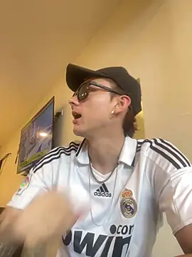 Snapshot of Boyfriend-Hot chatting on December 4, 2025, 1:10 pm Boyfriend-Hot online show from December 4, 2025, 1:10 pm