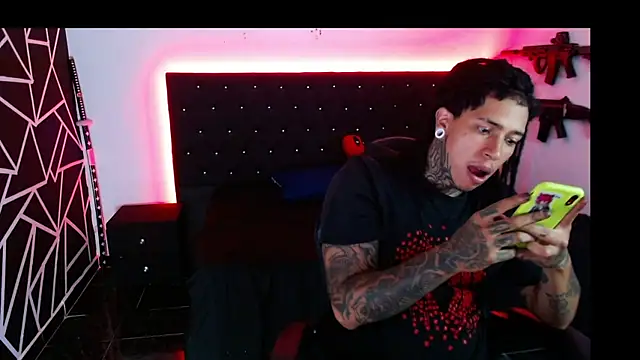 Snapshot of Zero-X9 chatting on November 26, 2025, 11:05 pm Zero-X9 online show from November 26, 2025, 11:05 pm