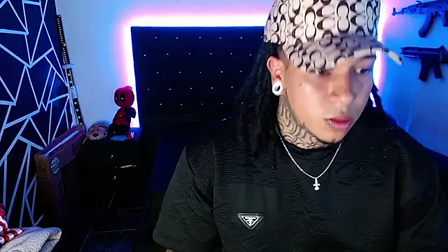 Snapshot of Zero-X9 chatting on February 17, 2026, 9:01 pm Zero-X9 online show from February 17, 2026, 9:01 pm