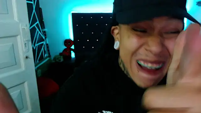 Snapshot of Zero-X9 chatting on February 11, 2026, 8:20 pm Zero-X9 online show from February 11, 2026, 8:20 pm