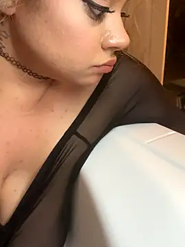 Snapshot of Fantasyofurdreamzxxx chatting on November 17, 2025, 4:05 am Fantasyofurdreamzxxx online show from November 17, 2025, 4:05 am