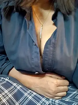 Snapshot of Curvy_Diksha chatting on November 17, 2025, 4:44 pm Curvy Diksha online show from November 17, 2025, 4:44 pm