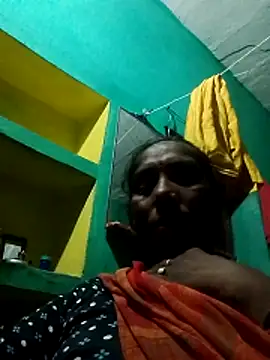 Snapshot of Xx_savita chatting on March 2, 2026, 7:32 pm Xx savita online show from March 2, 2026, 7:32 pm