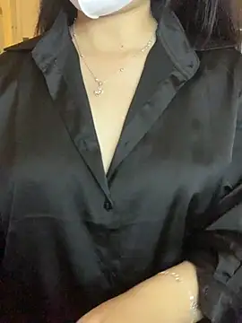 Snapshot of Hanni_22 chatting on November 18, 2025, 3:26 pm Hanni 22 online show from November 18, 2025, 3:26 pm