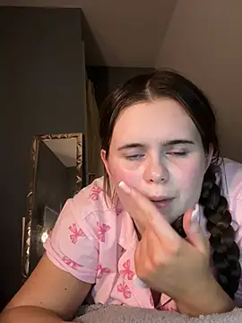 Snapshot of Blonde_Bunny chatting on February 21, 2026, 12:01 am Blonde Bunny online show from February 21, 2026, 12:01 am