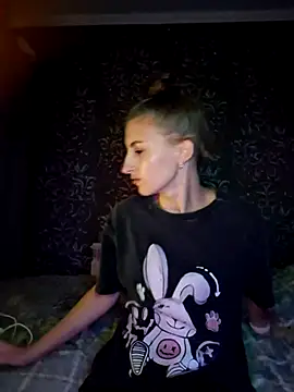 Snapshot of carolinakis_ chatting on November 19, 2025, 8:09 pm carolinakis online show from November 19, 2025, 8:09 pm