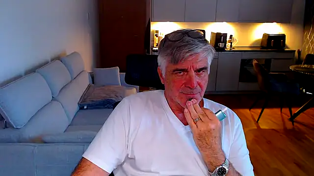 Buidapest online show from March 25, 2026, 4:17 pm