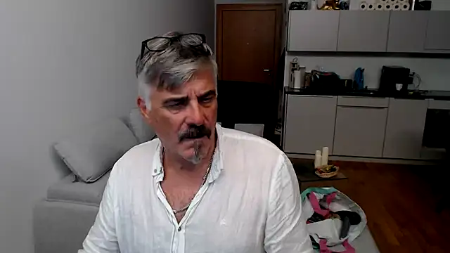 Buidapest online show from January 16, 2026, 10:58 pm