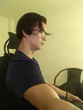 Snapshot of Brandon_starkk chatting on April 3, 2026, 12:44 pm Brandon starkk online show from April 3, 2026, 12:44 pm