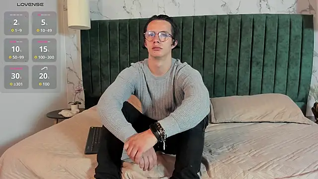 Snapshot of Brandon_starkk chatting on March 17, 2026, 12:08 pm Brandon starkk online show from March 17, 2026, 12:08 pm